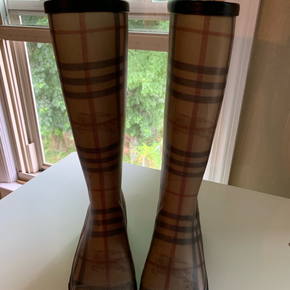 Burberry Tain Boots Size 7